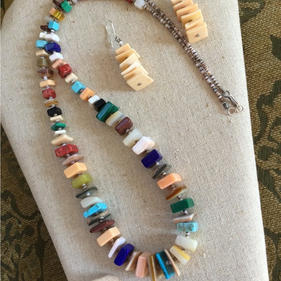 Vintage Native American Multi Stoned / Shell Graduated Necklace and Earrings set - Picture 7 of 11